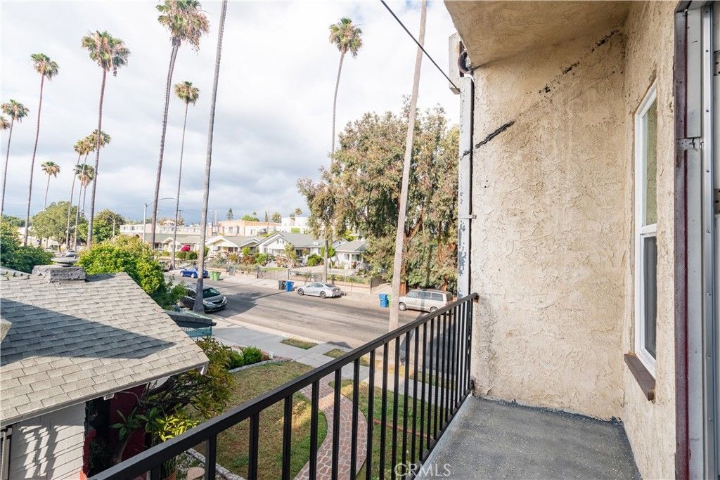Image 20 of property listing at 211 N Vendome Street, Los Angeles, CA 90026