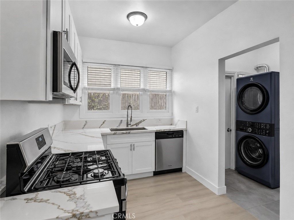 Image 27 of property listing at 211 N Vendome Street, Los Angeles, CA 90026