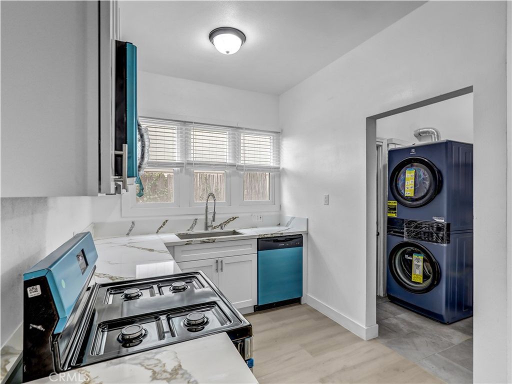 Image 28 of property listing at 211 N Vendome Street, Los Angeles, CA 90026