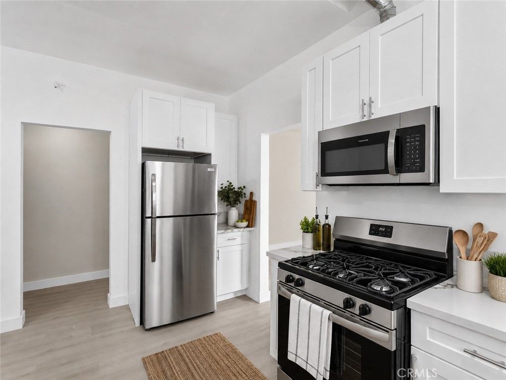 Image 29 of property listing at 211 N Vendome Street, Los Angeles, CA 90026
