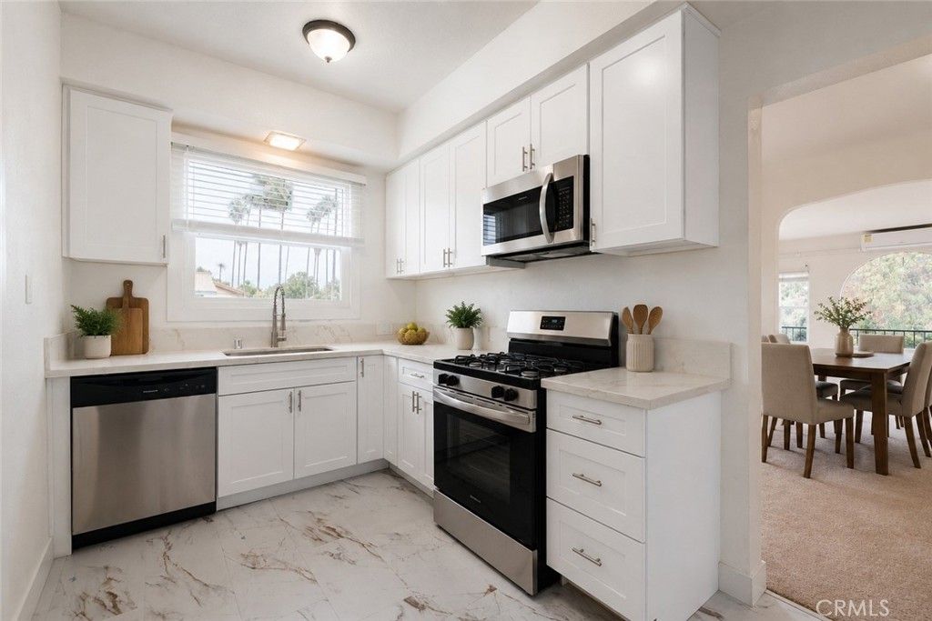 Image 3 of property listing at 211 N Vendome Street, Los Angeles, CA 90026