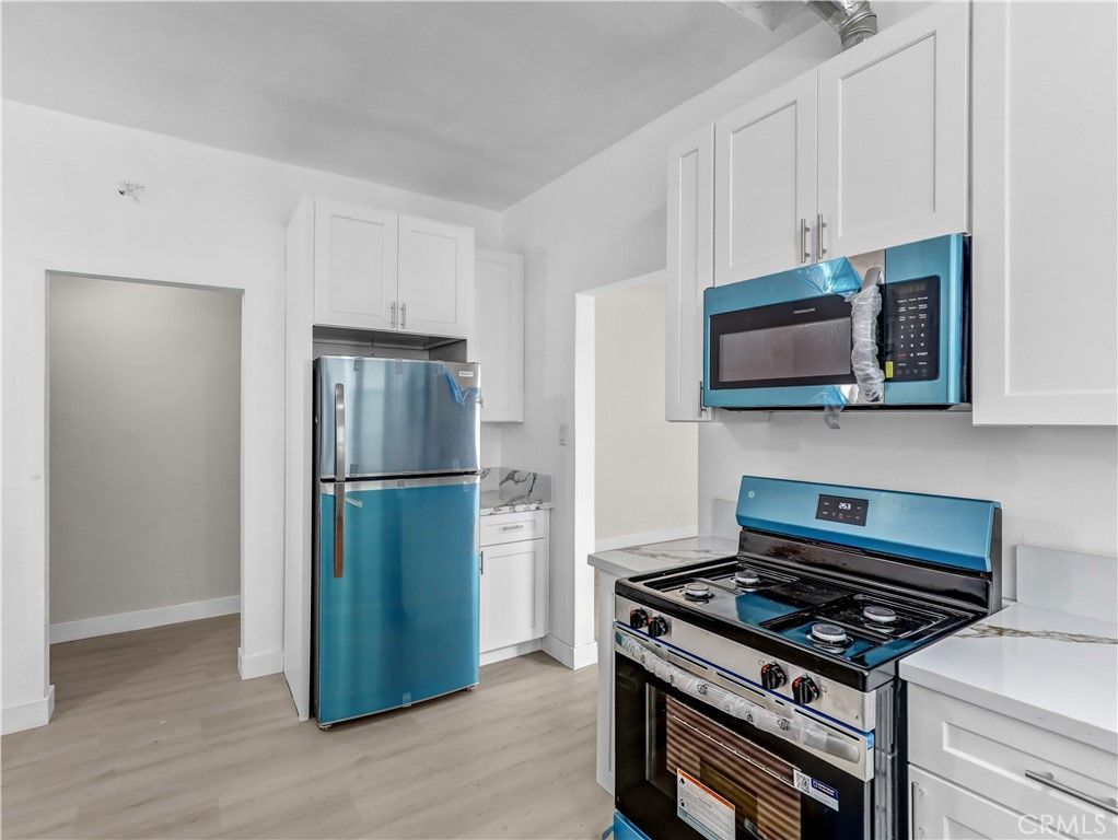 Image 30 of property listing at 211 N Vendome Street, Los Angeles, CA 90026