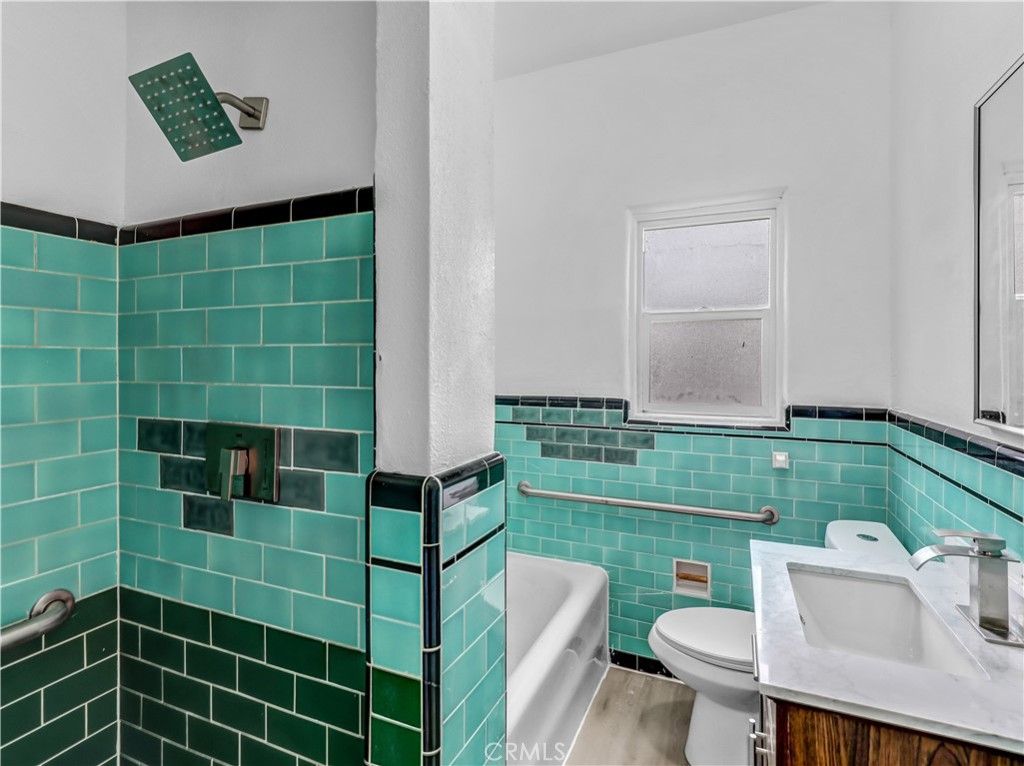 Image 36 of property listing at 211 N Vendome Street, Los Angeles, CA 90026