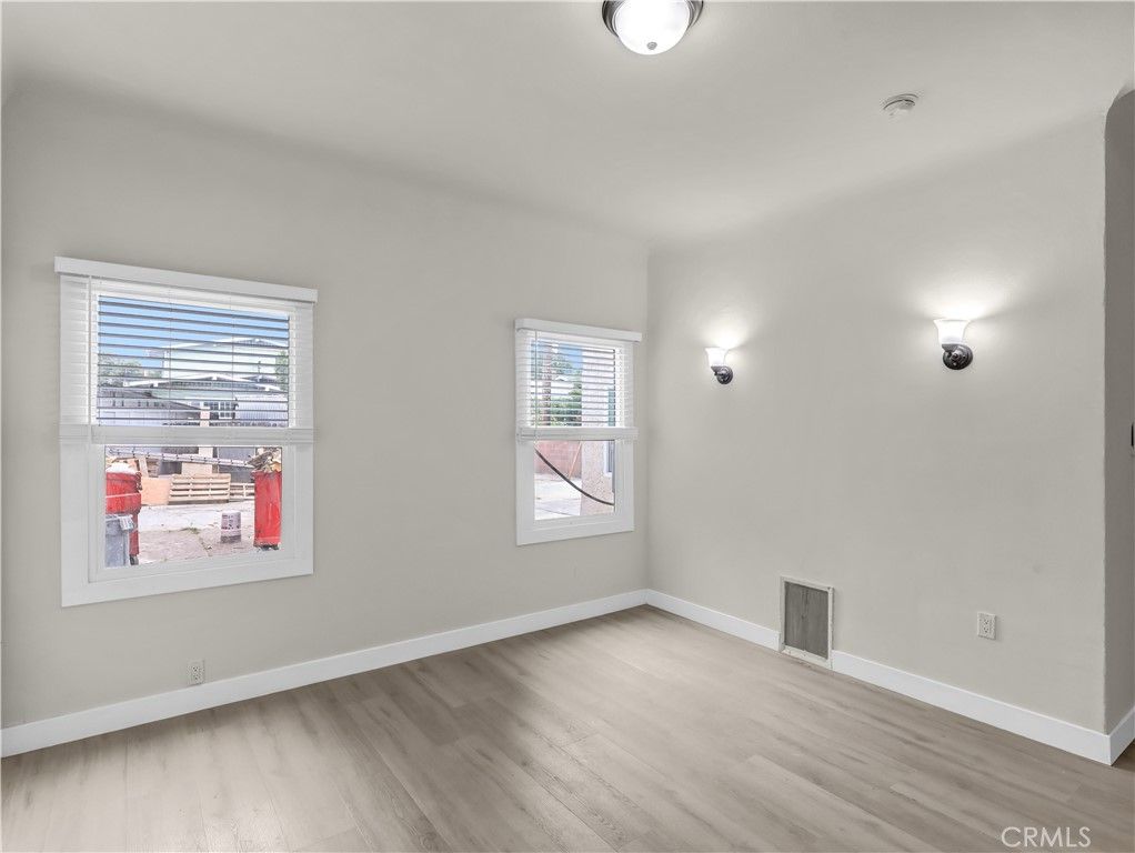 Image 38 of property listing at 211 N Vendome Street, Los Angeles, CA 90026