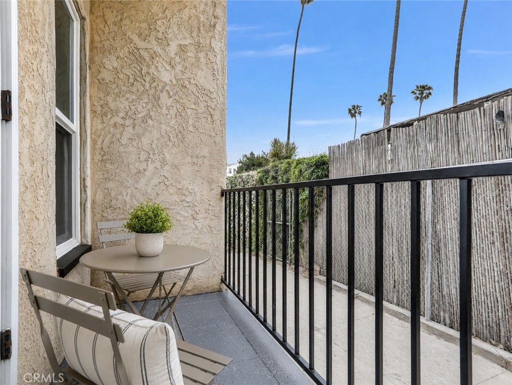 Image 39 of property listing at 211 N Vendome Street, Los Angeles, CA 90026