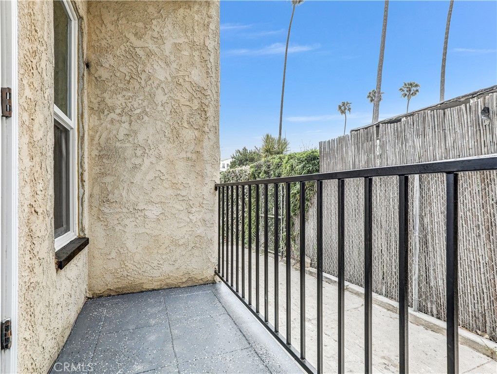 Image 40 of property listing at 211 N Vendome Street, Los Angeles, CA 90026