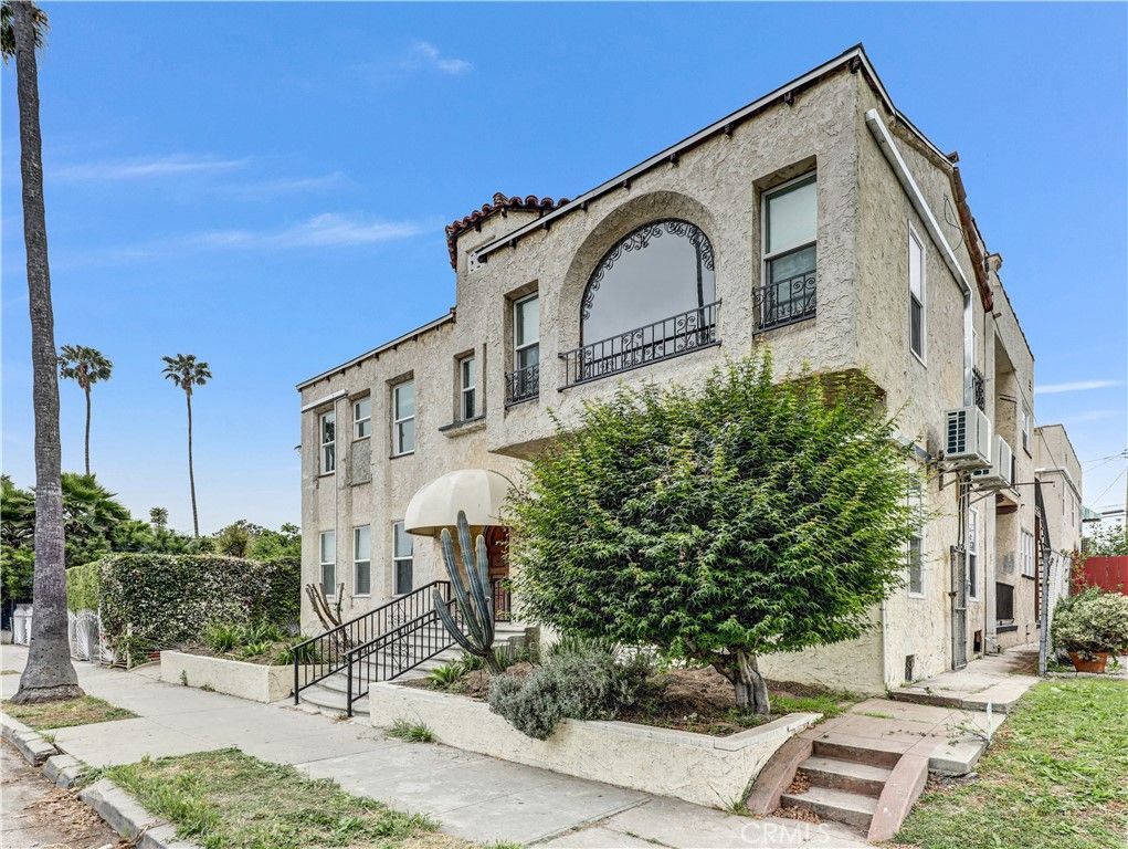Image 41 of property listing at 211 N Vendome Street, Los Angeles, CA 90026