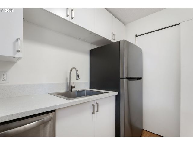 -1 Se 19TH Ave, Portland, OR 97202