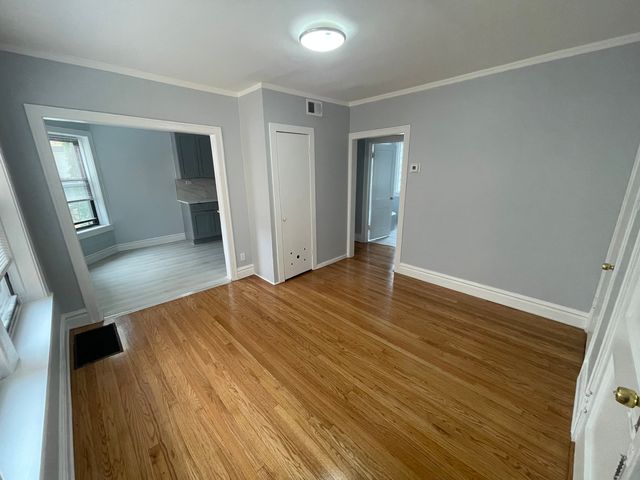 7329 N Honore Street 2A, Chicago, IL 60626