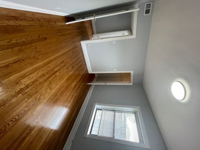 7329 N Honore Street 2A, Chicago, IL 60626
