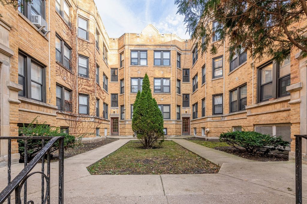 7329 N Honore Street 2A, Chicago, IL 60626