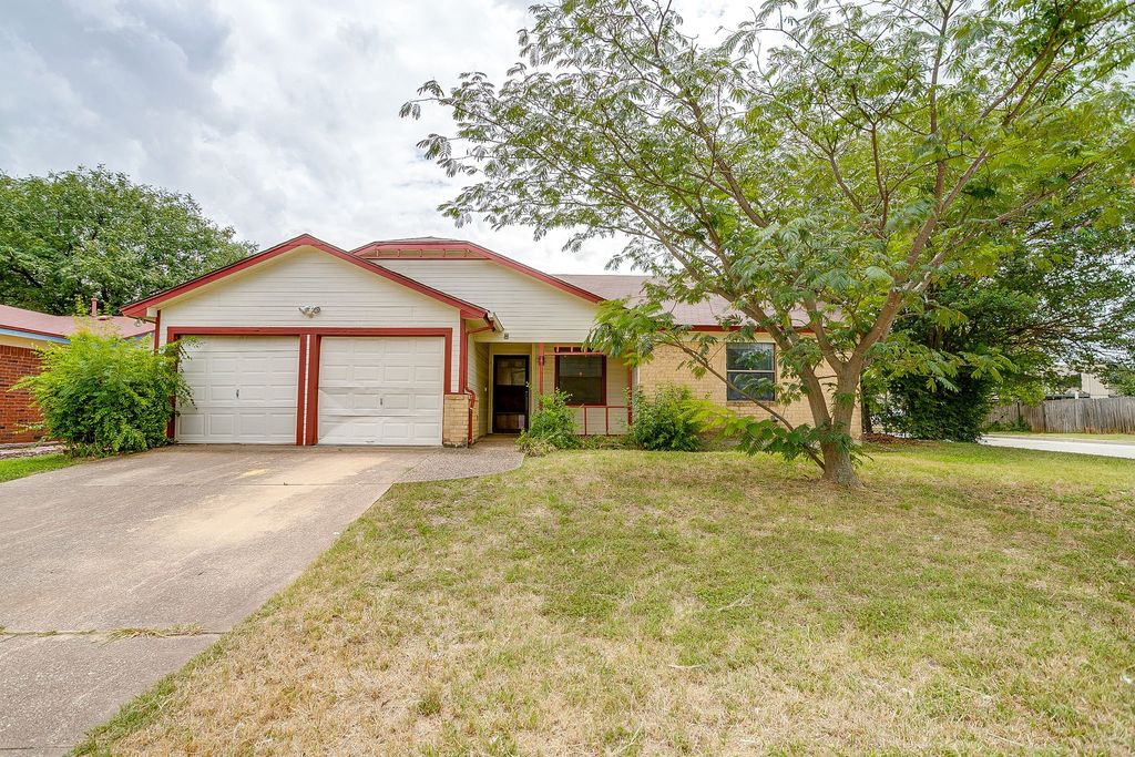 5745 Springtide Drive, Fort Worth, TX 76135