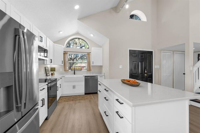 1216 LINMAR AVENUE, Fruitland Park, FL 34731