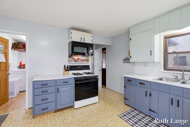 408 Brady Street NW, Comstock Park, MI 49321