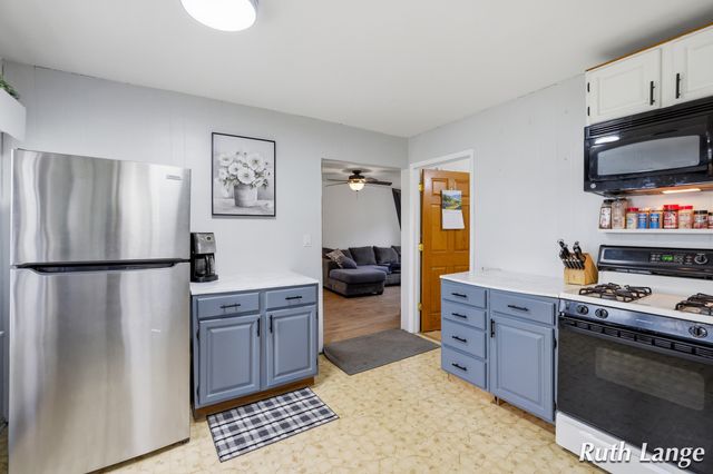 408 Brady Street NW, Comstock Park, MI 49321