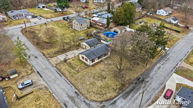 408 Brady Street NW, Comstock Park, MI 49321