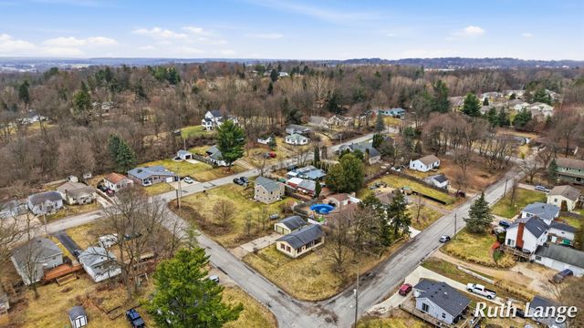 408 Brady Street NW, Comstock Park, MI 49321