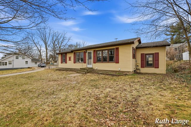 408 Brady Street NW, Comstock Park, MI 49321