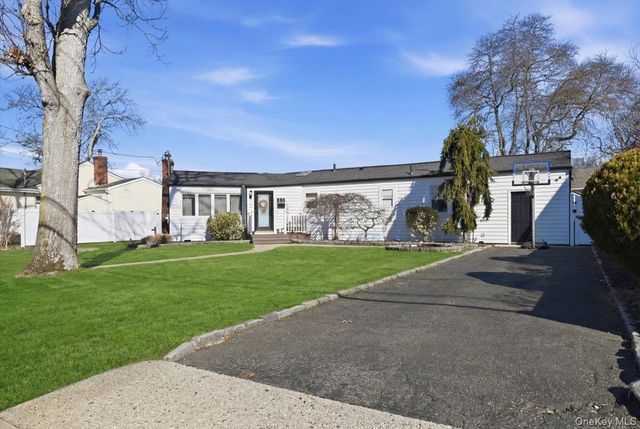 17 Hawthorne Street, Massapequa, NY 11758