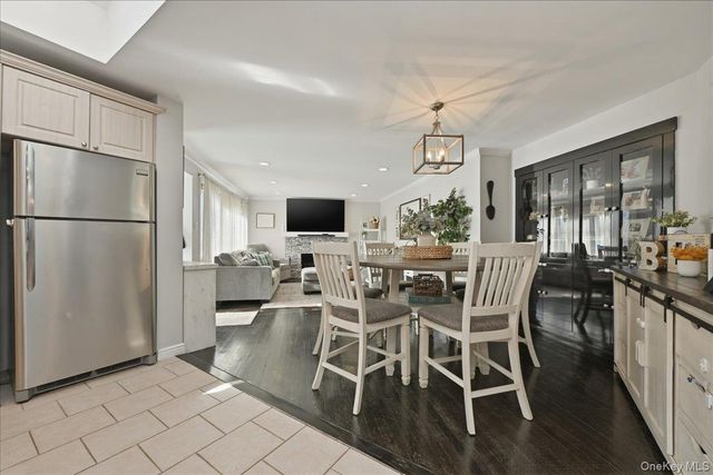 17 Hawthorne Street, Massapequa, NY 11758