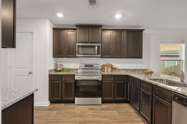 108 Maywood LN, Jarrell, TX 76537