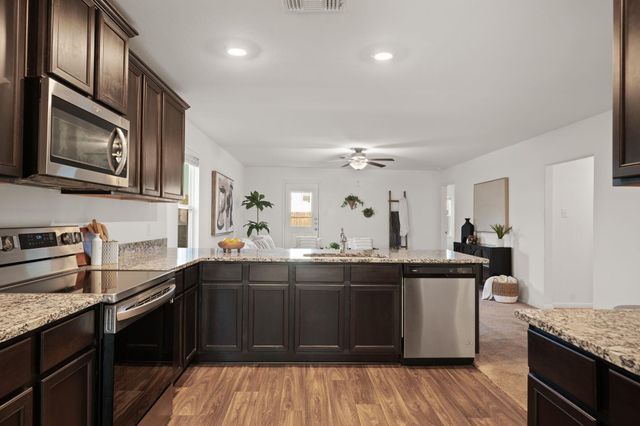 108 Maywood LN, Jarrell, TX 76537
