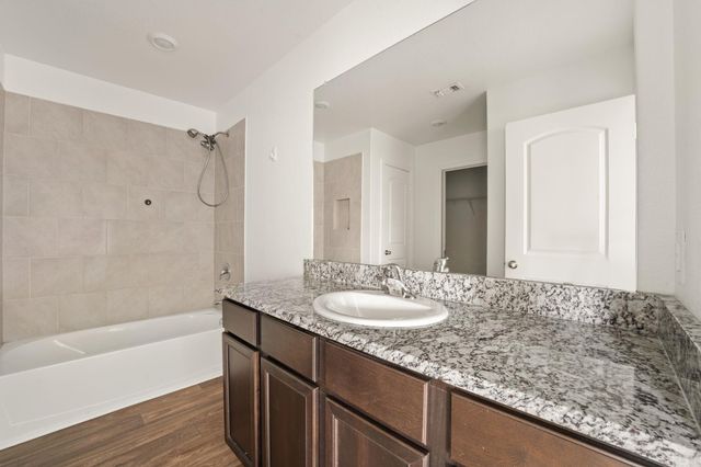 108 Maywood LN, Jarrell, TX 76537
