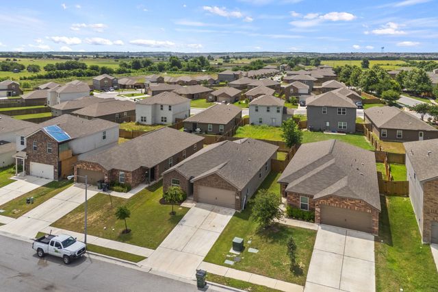 108 Maywood LN, Jarrell, TX 76537