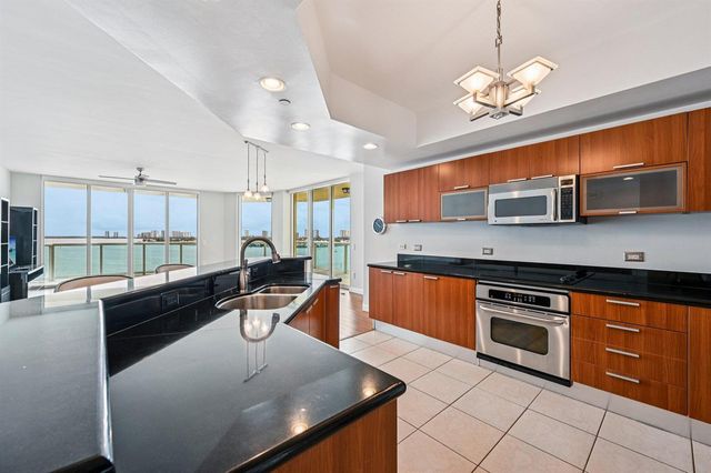 2650 Lake Shore Drive 1006, Riviera Beach, FL 33404