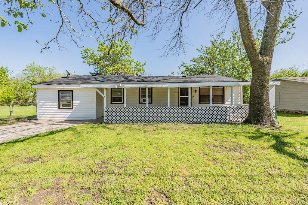 104 Bowers Street, Seagoville, TX 75159
