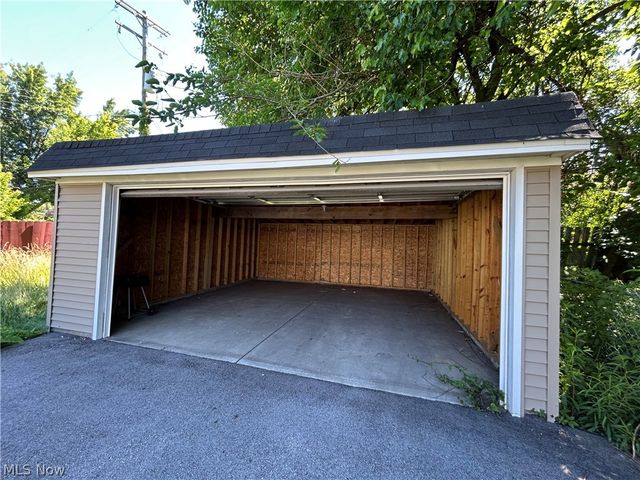 1251 E 143rd Street, East Cleveland, OH 44112