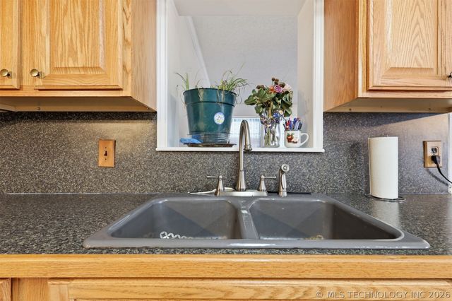 20270 S 930 Road W, Okmulgee, OK 74447