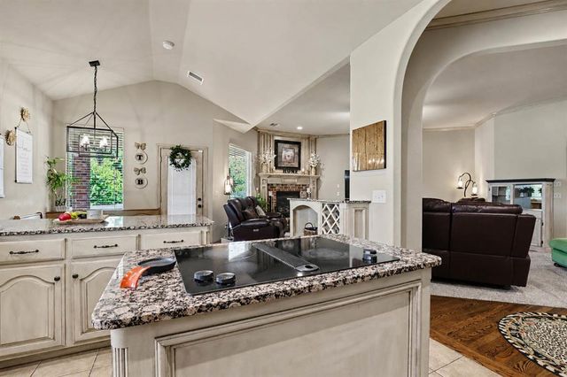 2204 Hanover Lane, Edmond, OK 73034
