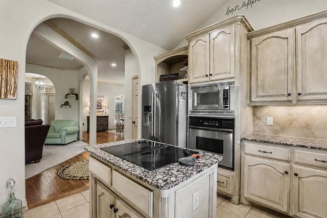 2204 Hanover Lane, Edmond, OK 73034