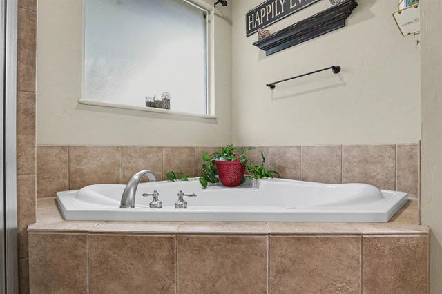 2204 Hanover Lane, Edmond, OK 73034