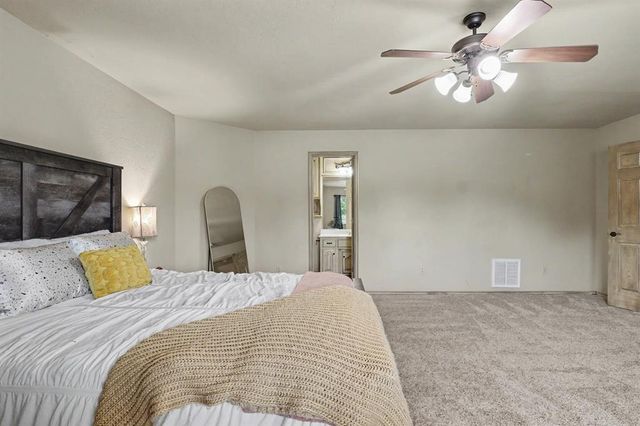 2204 Hanover Lane, Edmond, OK 73034