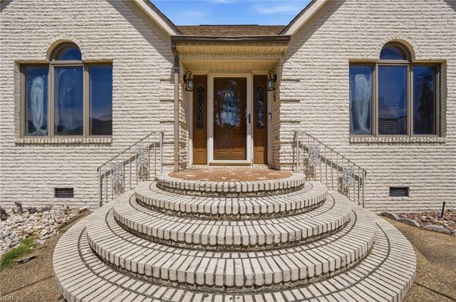 4032 Lakeview DR, Chesapeake, VA 23323