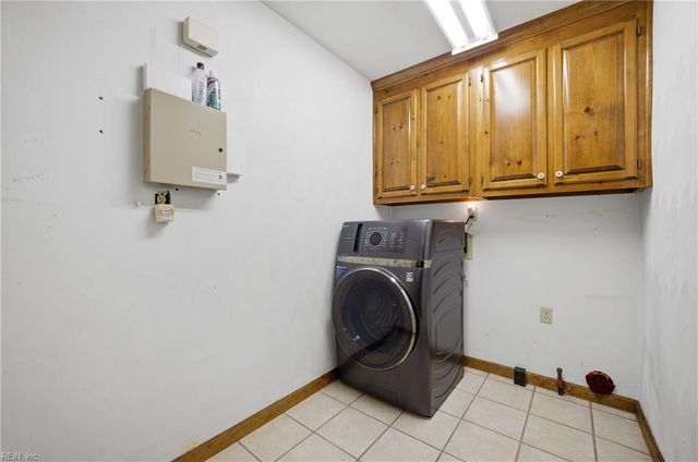 4032 Lakeview DR, Chesapeake, VA 23323