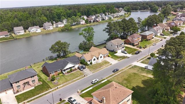 4032 Lakeview DR, Chesapeake, VA 23323