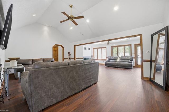 4032 Lakeview DR, Chesapeake, VA 23323