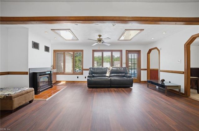 4032 Lakeview DR, Chesapeake, VA 23323