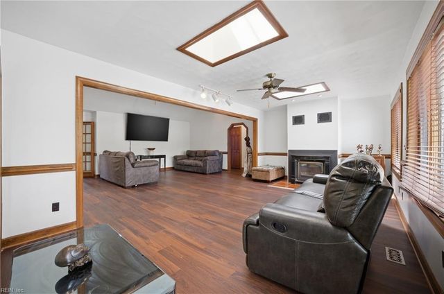 4032 Lakeview DR, Chesapeake, VA 23323