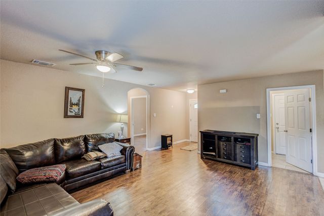 104 Richard Lane, Azle, TX 76020