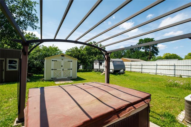 104 Richard Lane, Azle, TX 76020