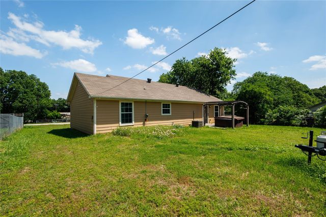 104 Richard Lane, Azle, TX 76020