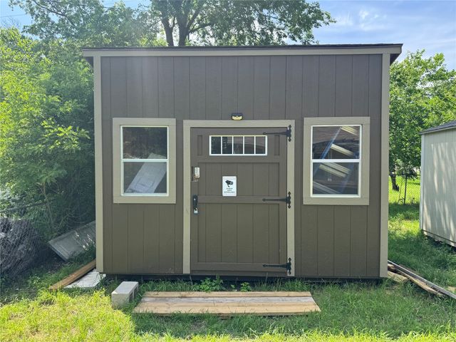 104 Richard Lane, Azle, TX 76020