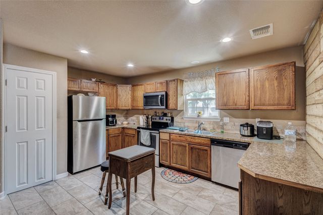 104 Richard Lane, Azle, TX 76020