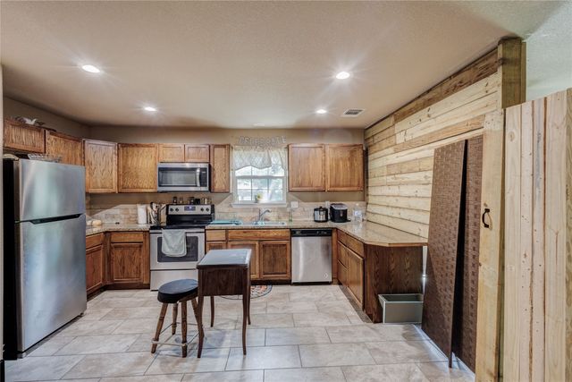 104 Richard Lane, Azle, TX 76020