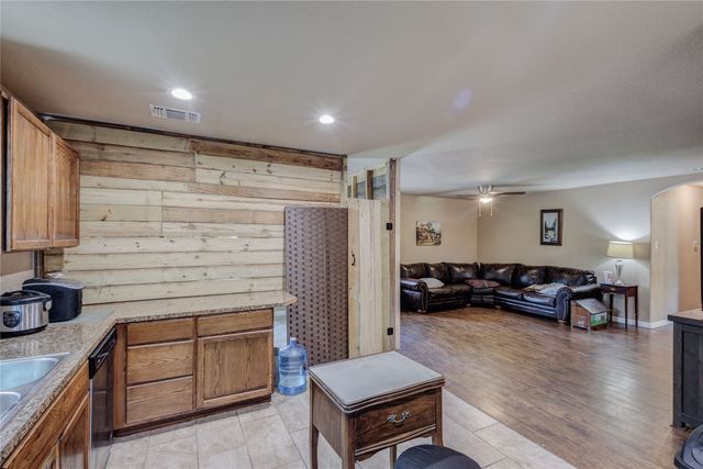 104 Richard Lane, Azle, TX 76020