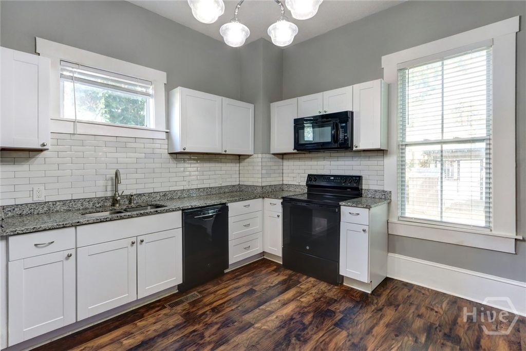 Image 16 of property listing at 510-512 W 39th Street, Savannah, GA 31415